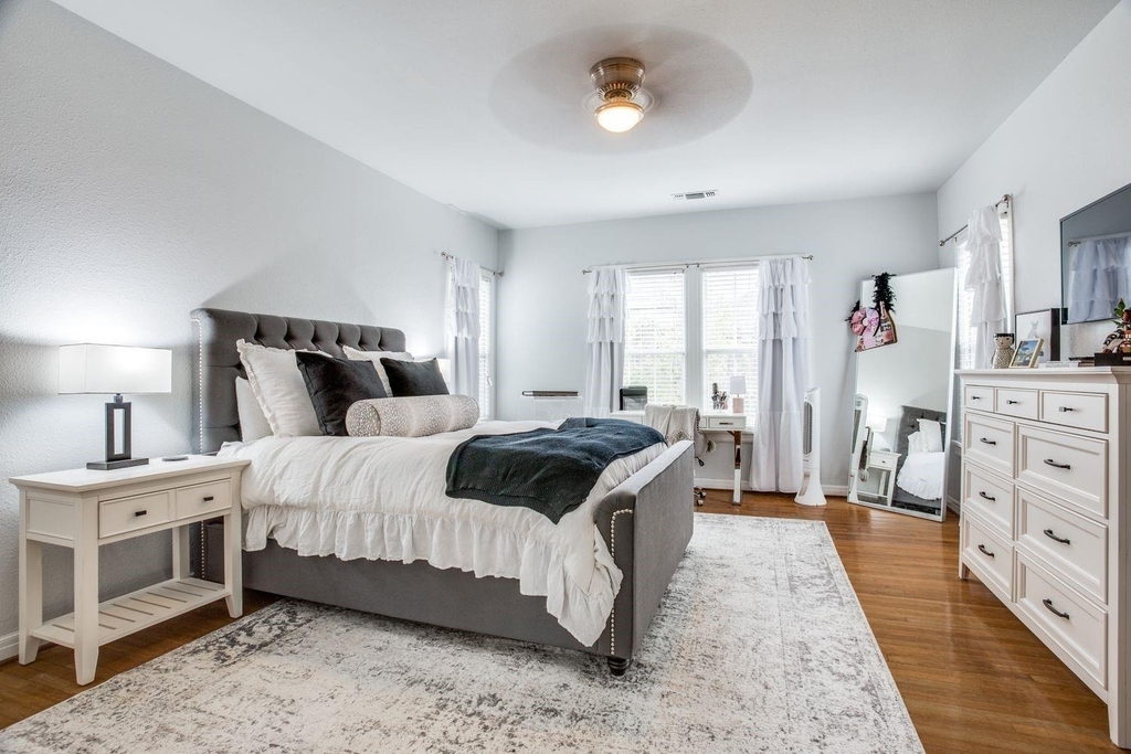 3210 Greene Avenue - Photo 14