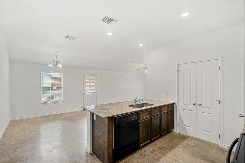 6011 Amelia Earhart Boulevard - Photo 5