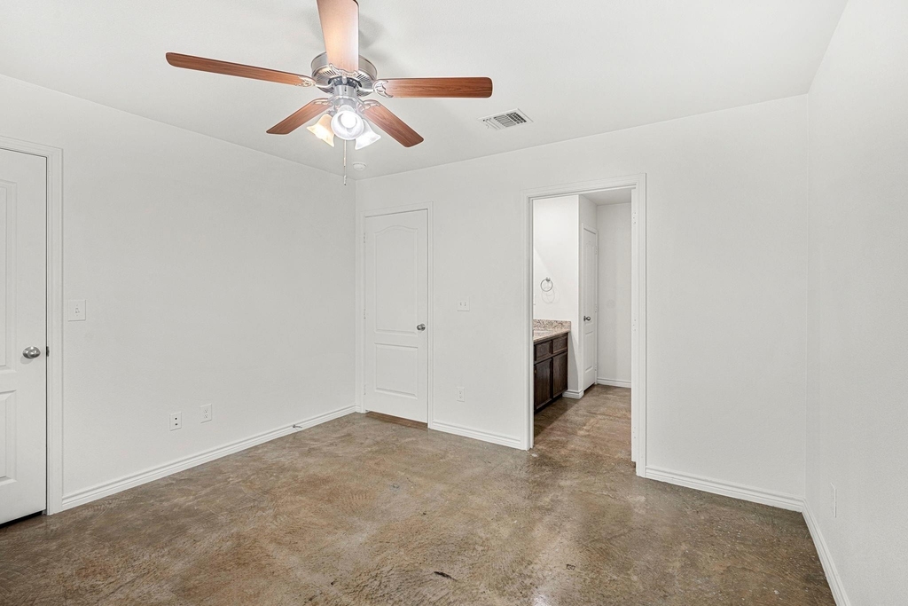 6011 Amelia Earhart Boulevard - Photo 12