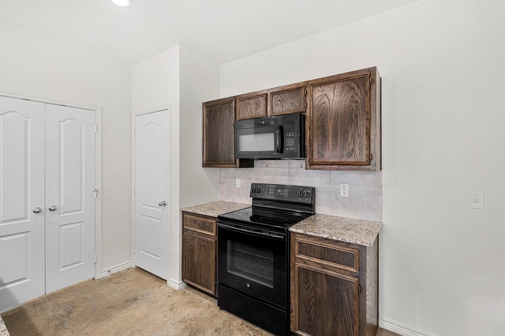 6011 Amelia Earhart Boulevard - Photo 6