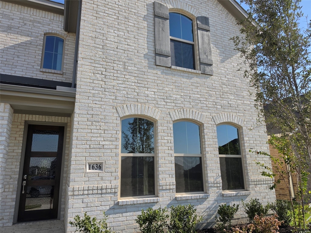 1636 Cornwall Avenue - Photo 2