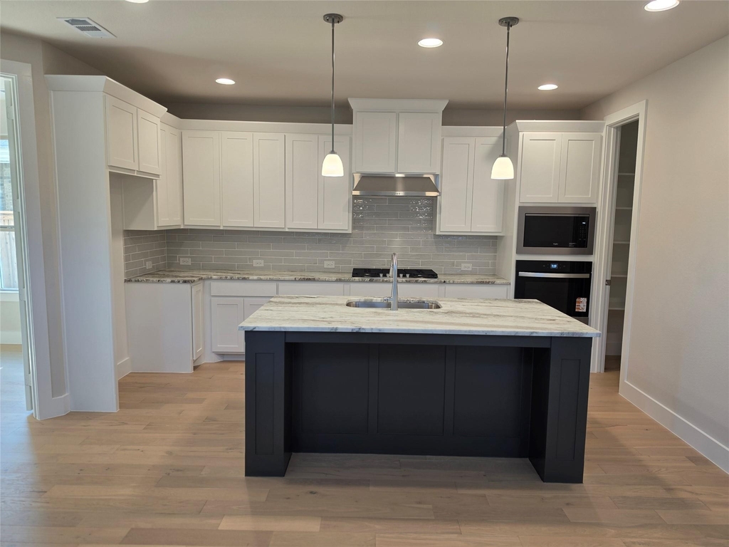1636 Cornwall Avenue - Photo 8