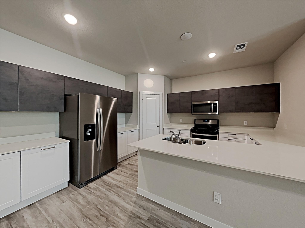 1312 Creekbank Drive - Photo 2