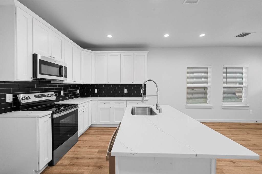 918 W Ford Street - Photo 4