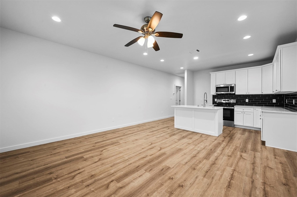 918 W Ford Street - Photo 1