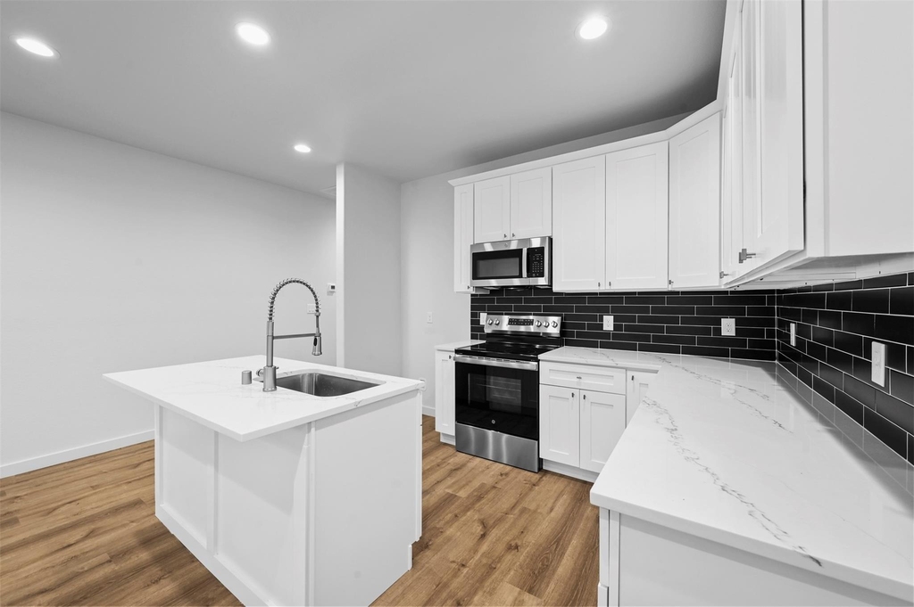 918 W Ford Street - Photo 3