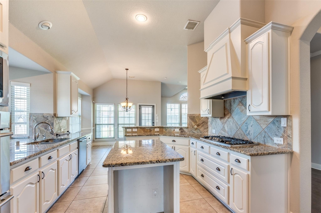 2812 Pino - Photo 3