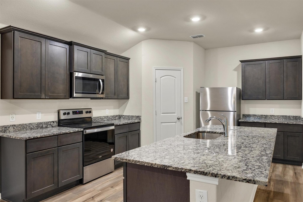 740 Saratoga Drive - Photo 4
