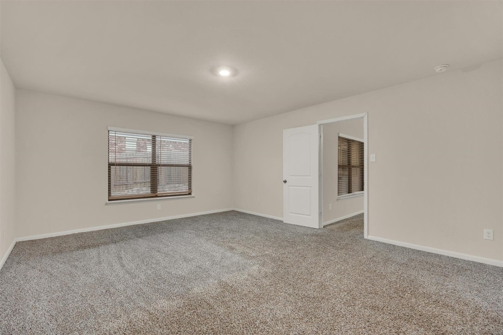 740 Saratoga Drive - Photo 6