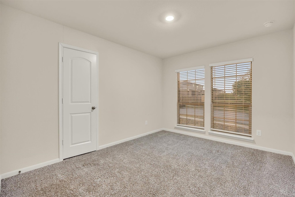 740 Saratoga Drive - Photo 11