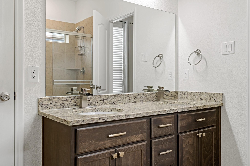 2632 Wesley Avenue - Photo 7