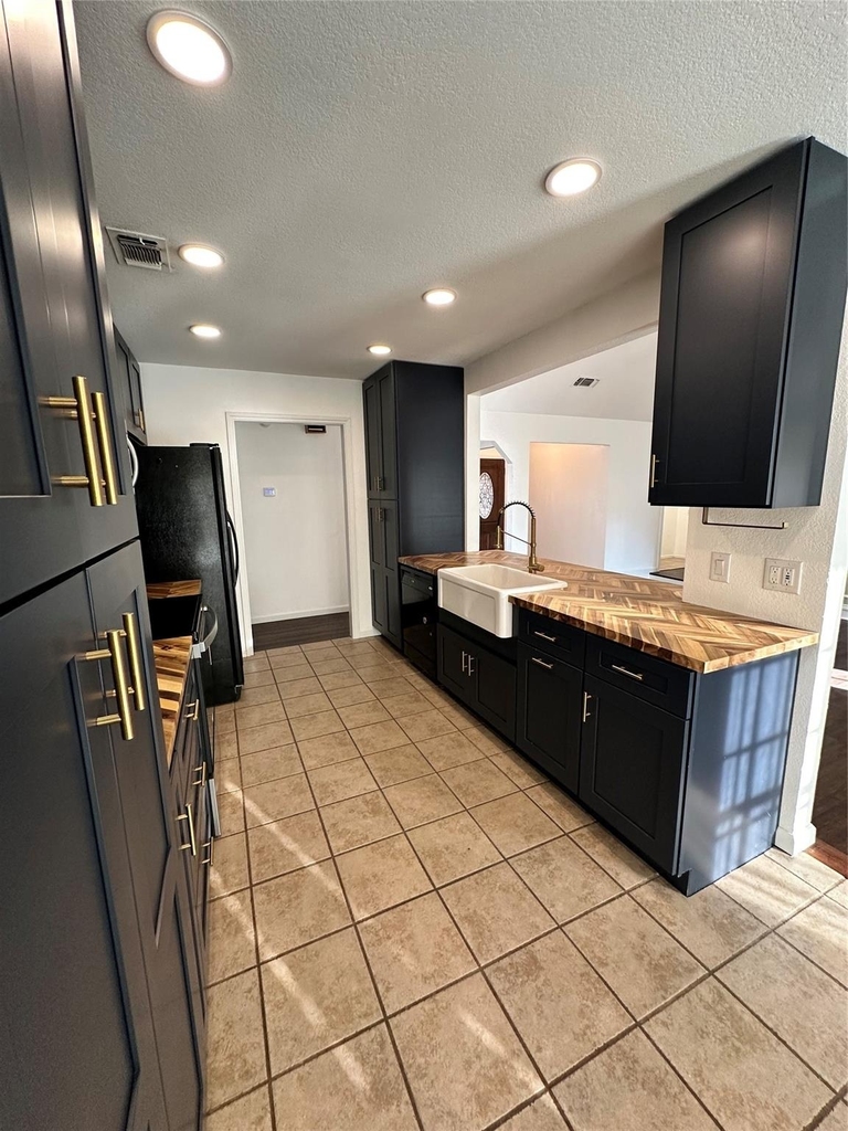 4636 Ringold Drive - Photo 4