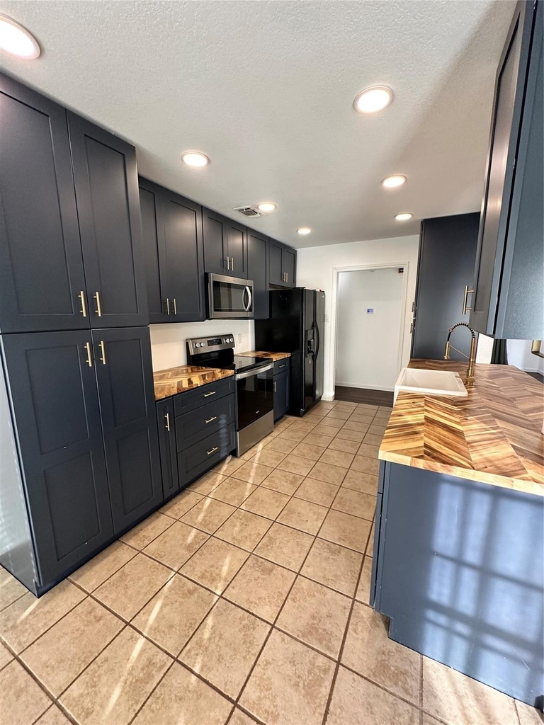 4636 Ringold Drive - Photo 3