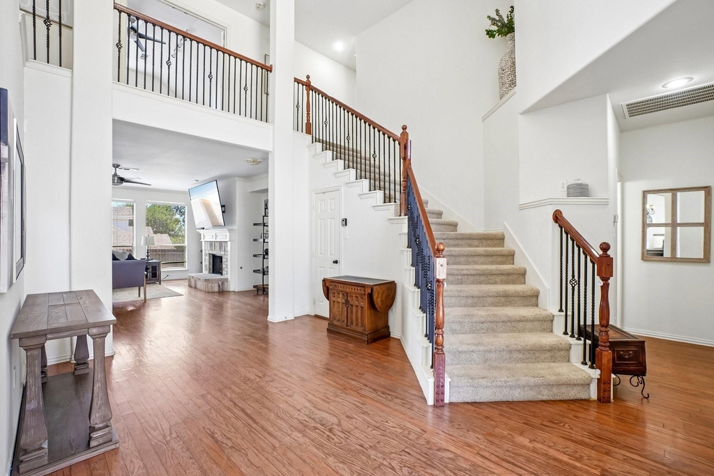 6940 Chapelridge Drive - Photo 2