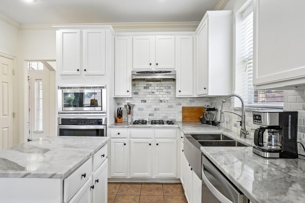 6940 Chapelridge Drive - Photo 9