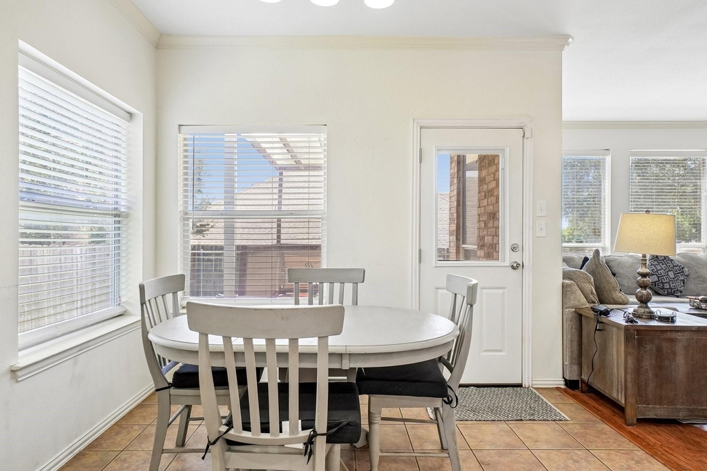6940 Chapelridge Drive - Photo 7