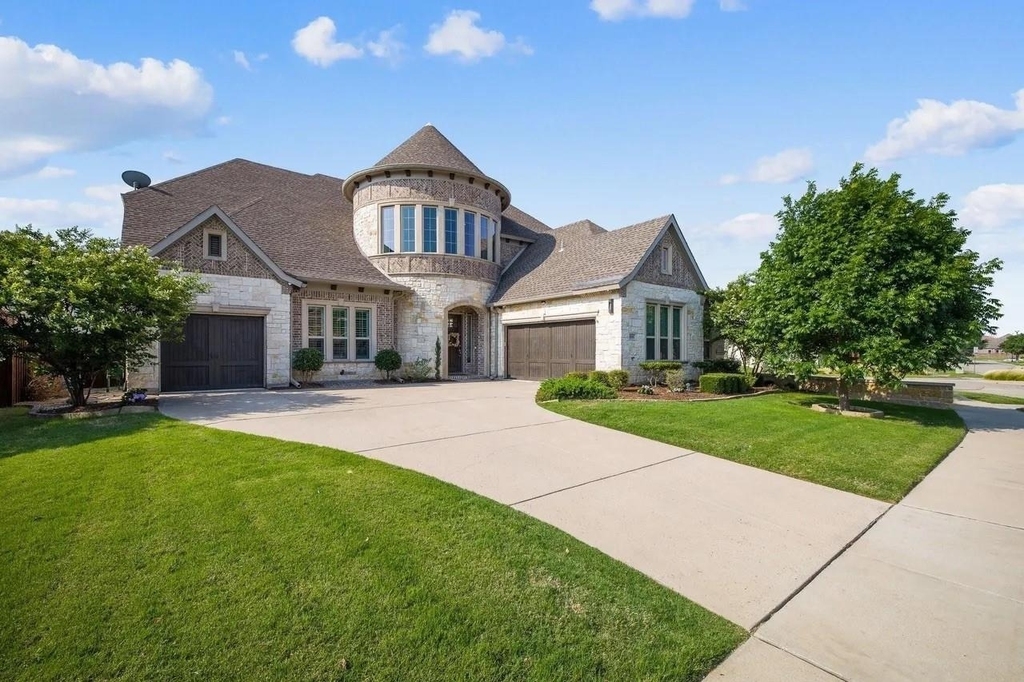 1616 Bridle Boulevard - Photo 1