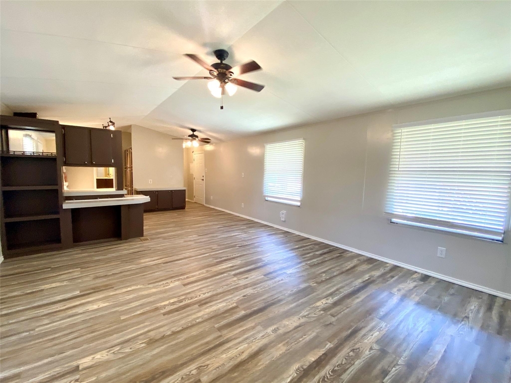 5850 Hartford - Photo 4