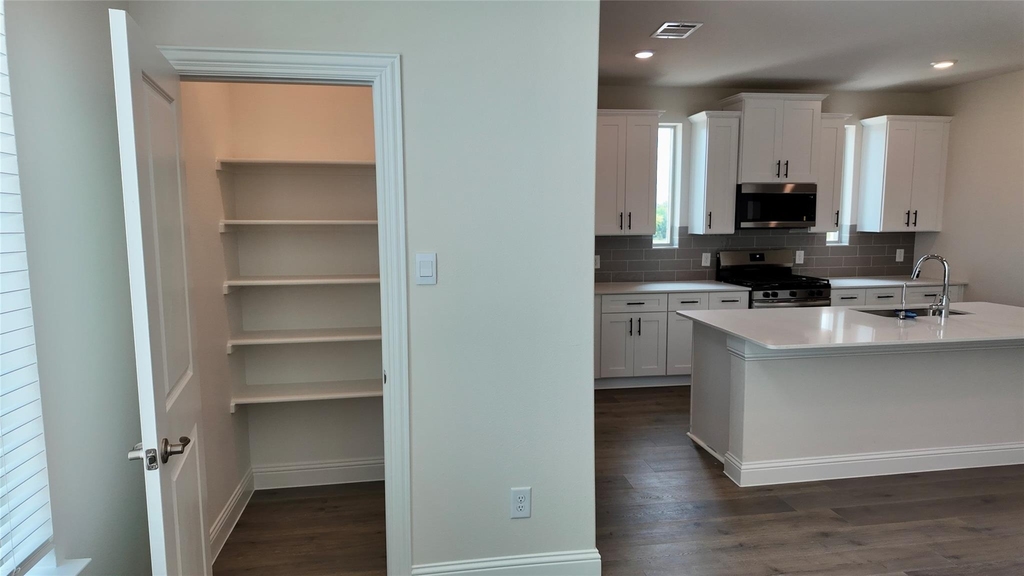 8801 Shoppers Lane - Photo 10