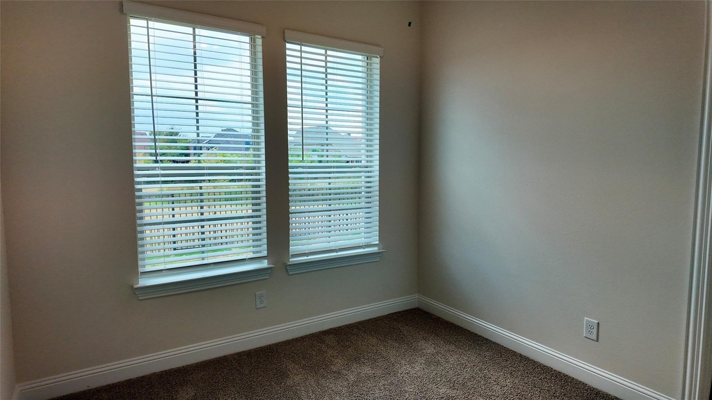 8801 Shoppers Lane - Photo 12