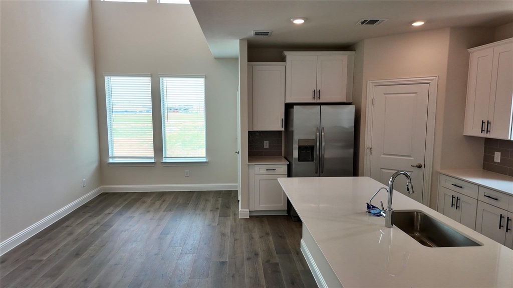 8801 Shoppers Lane - Photo 9