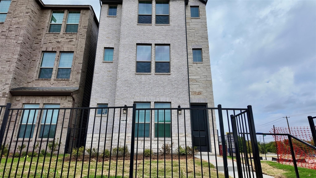 8801 Shoppers Lane - Photo 1