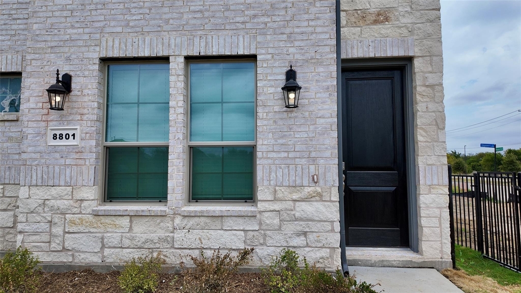 8801 Shoppers Lane - Photo 2