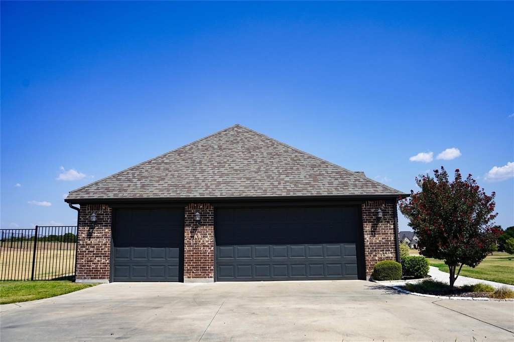 7061 Whispering Oaks - Photo 5
