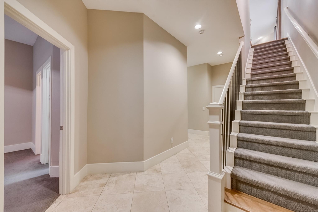 2606 Shelby Avenue - Photo 2