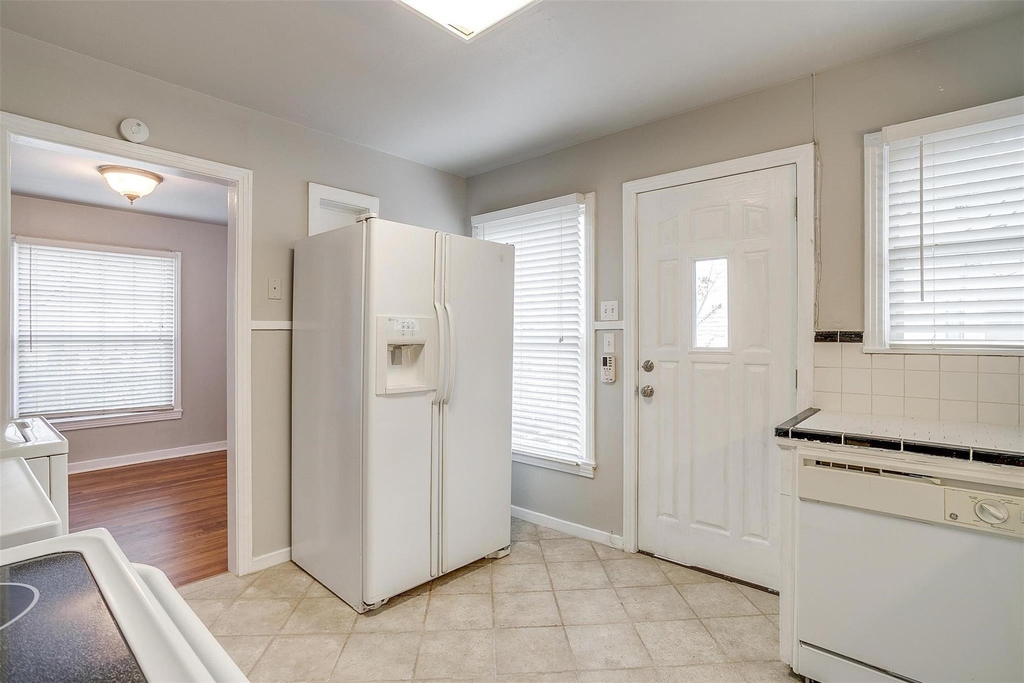 3541 S Hills Avenue - Photo 7