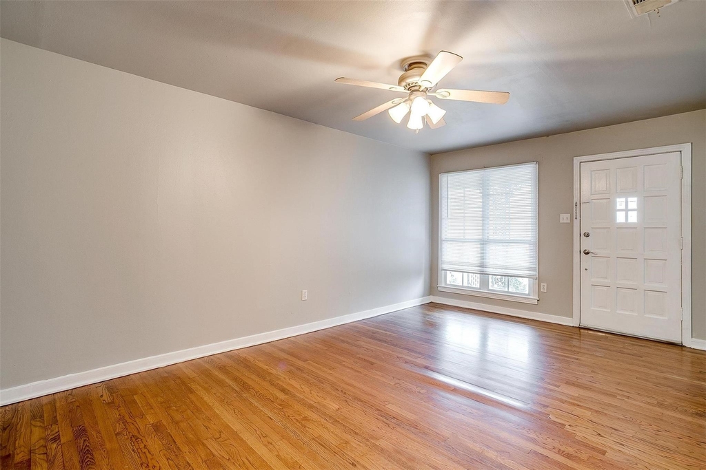 3541 S Hills Avenue - Photo 6