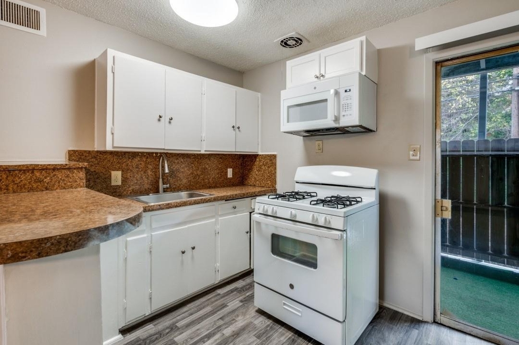 2213 Capri Drive - Photo 7