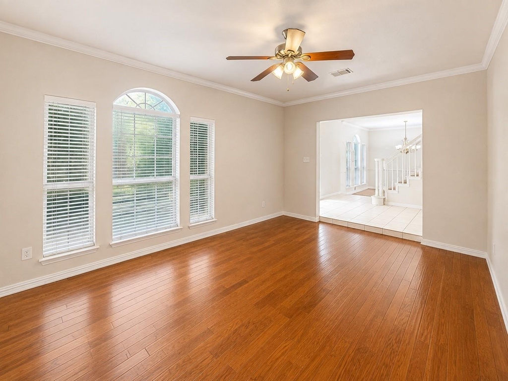 709 Ridgemont Drive - Photo 6