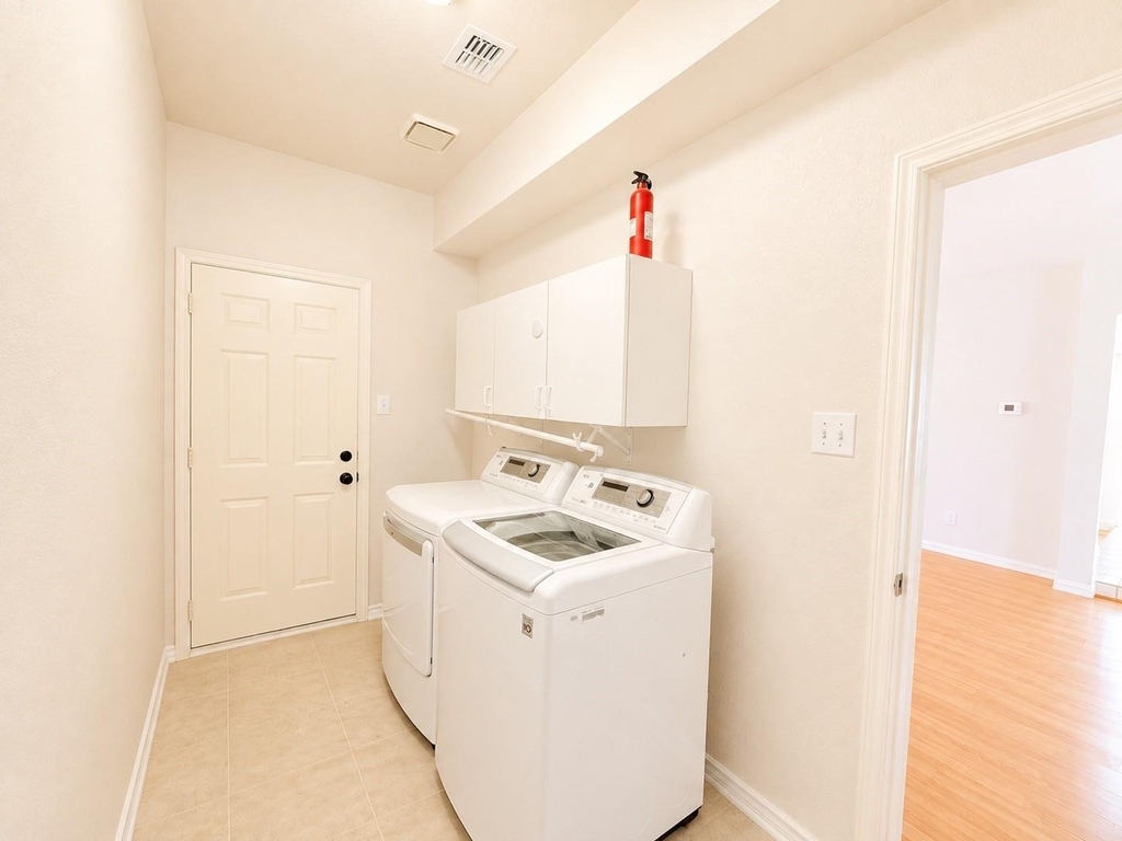 709 Ridgemont Drive - Photo 12