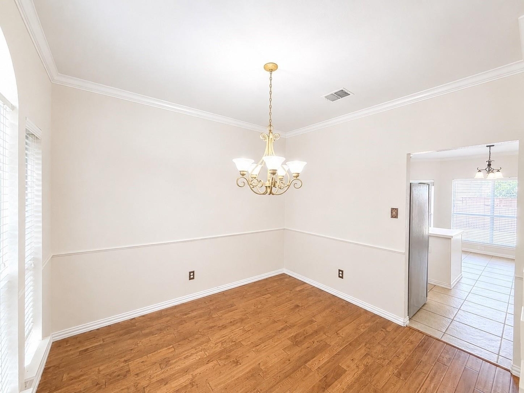 709 Ridgemont Drive - Photo 4