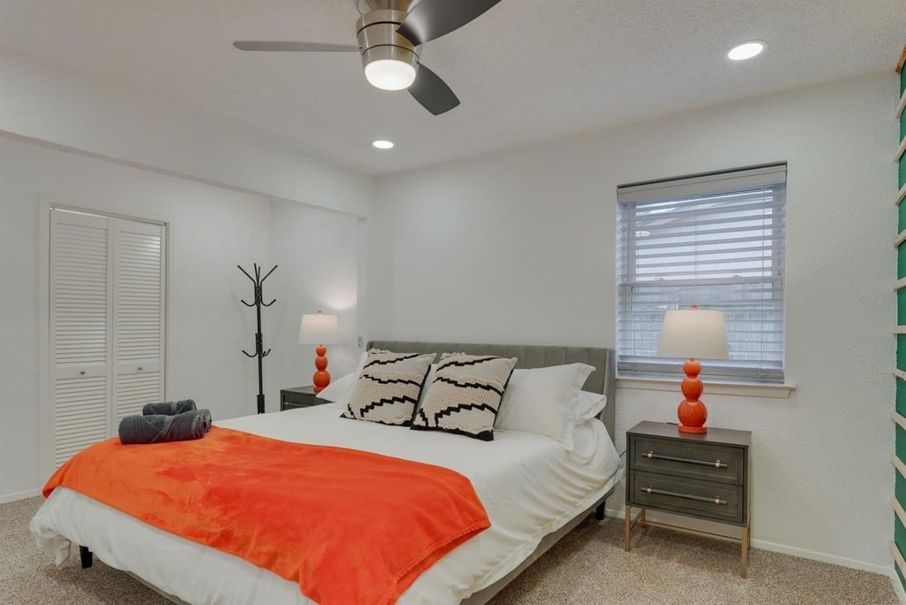 6048 Holiday Lane - Photo 3