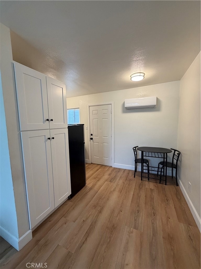 213 S Spring - Photo 3