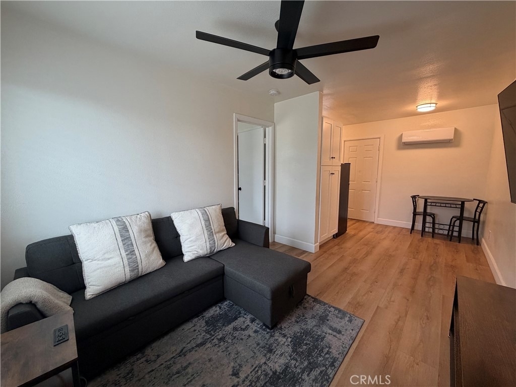 213 S Spring - Photo 0