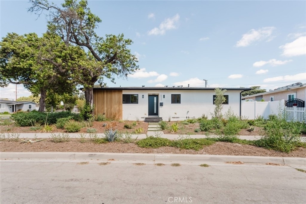 6021 E Oakbrook Street - Photo 2