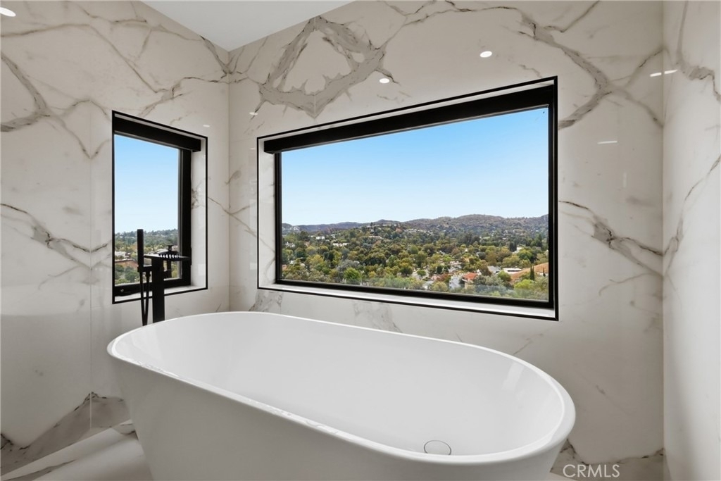 5252 Darro Road - Photo 10