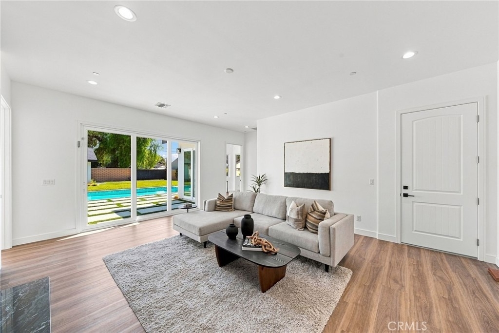 738 California - Photo 12