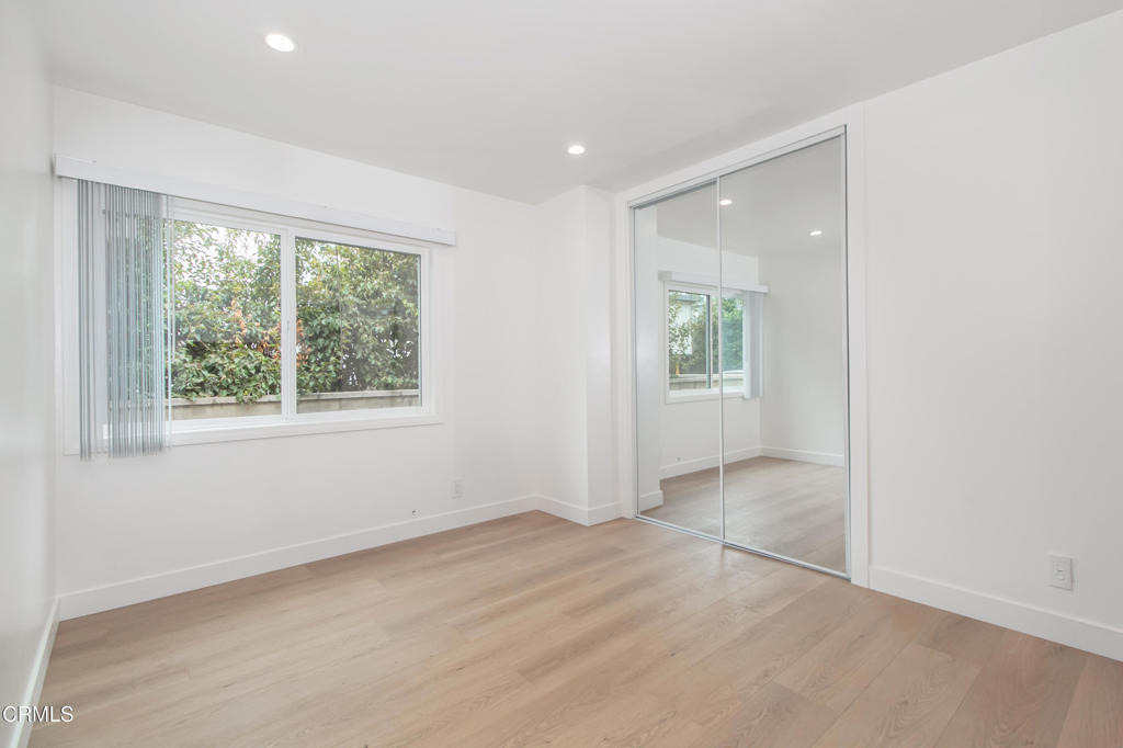 268 E Providencia Avenue - Photo 9