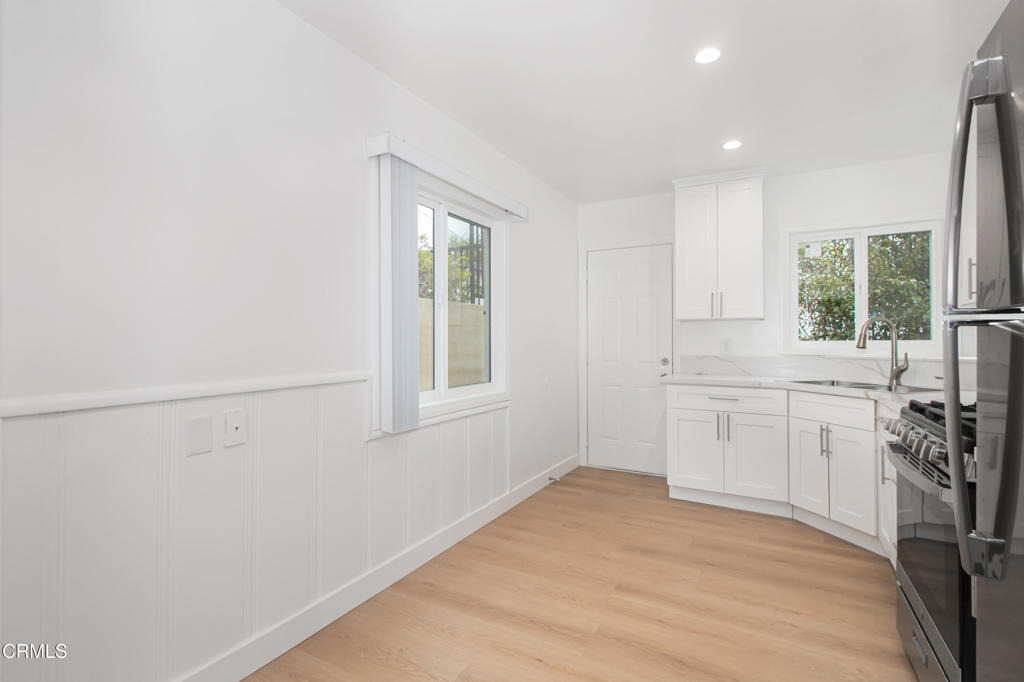 268 E Providencia Avenue - Photo 7