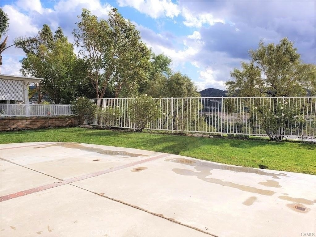 8604 E Windsong Drive - Photo 19