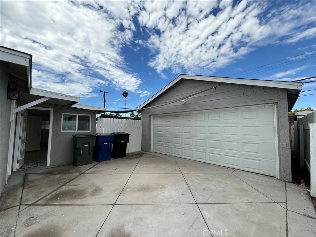3139 W 182nd - Photo 2