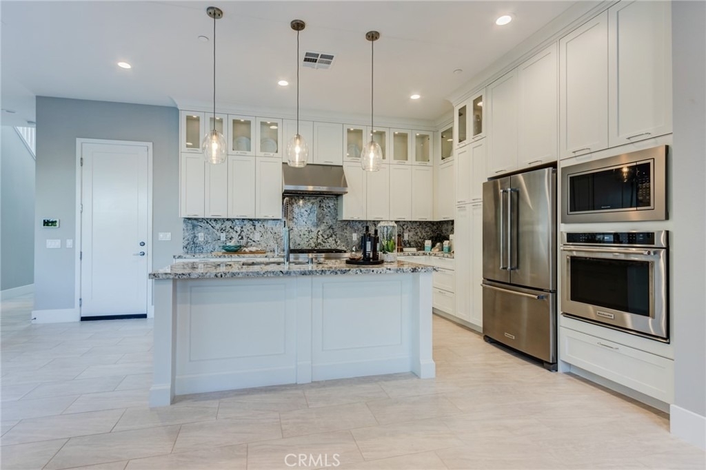 141 Parkland - Photo 0