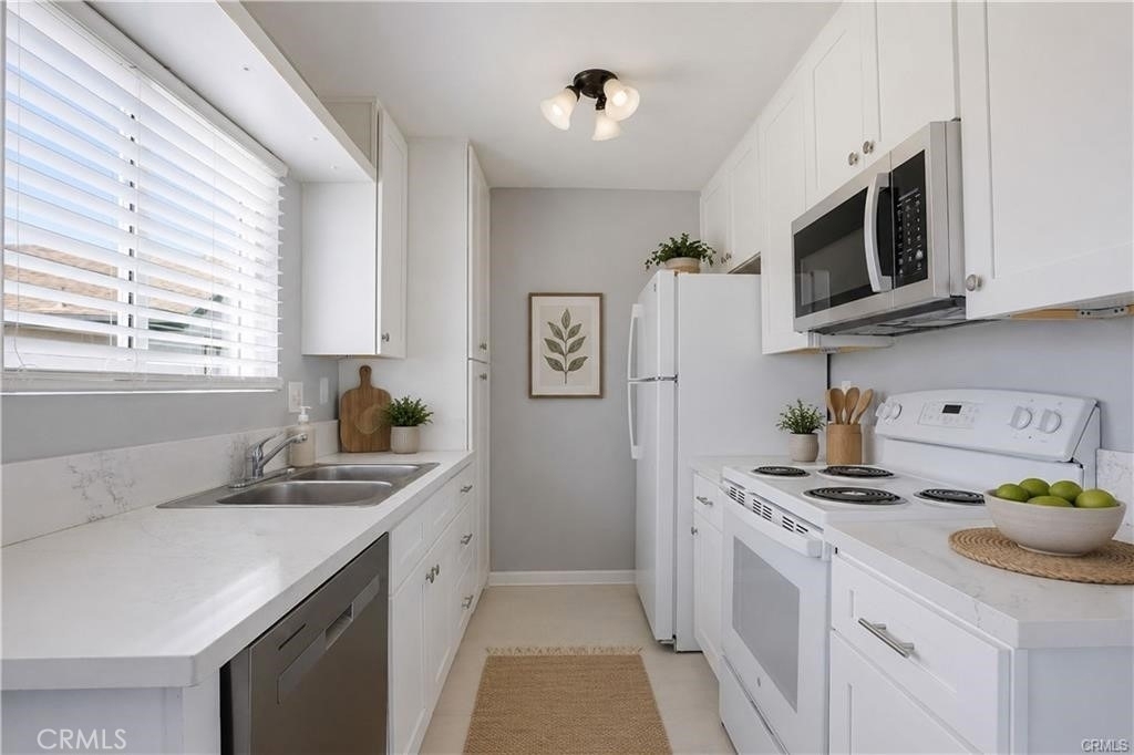 23232 Orange Avenue - Photo 4