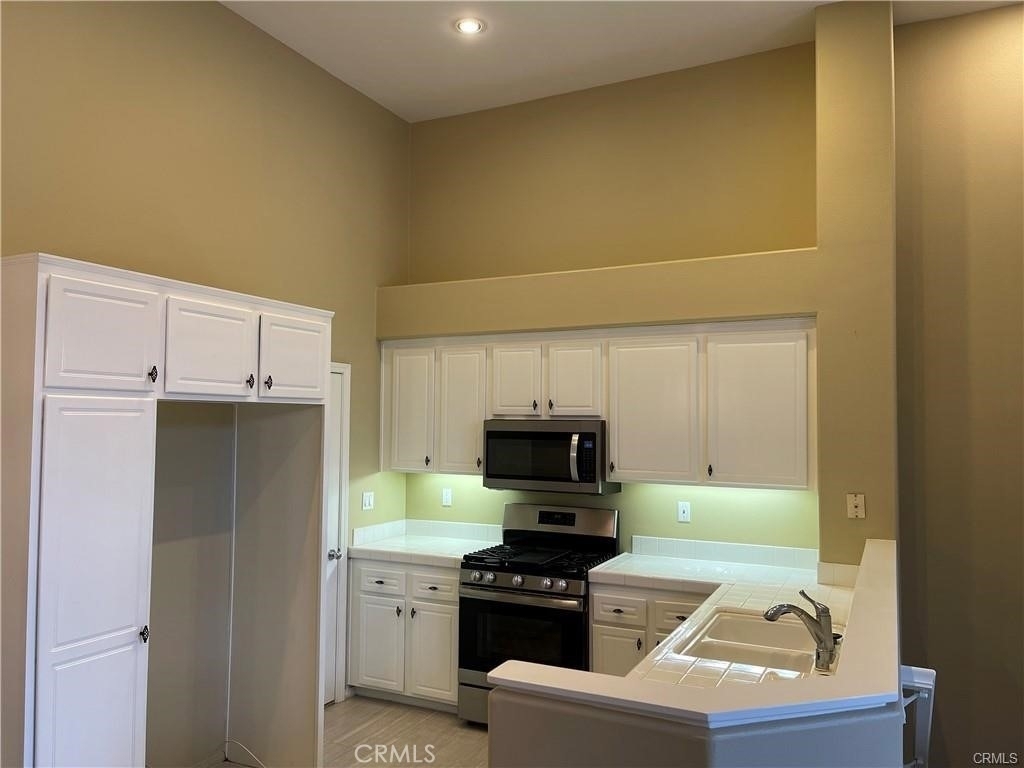 1406 Solvay Aisle - Photo 9