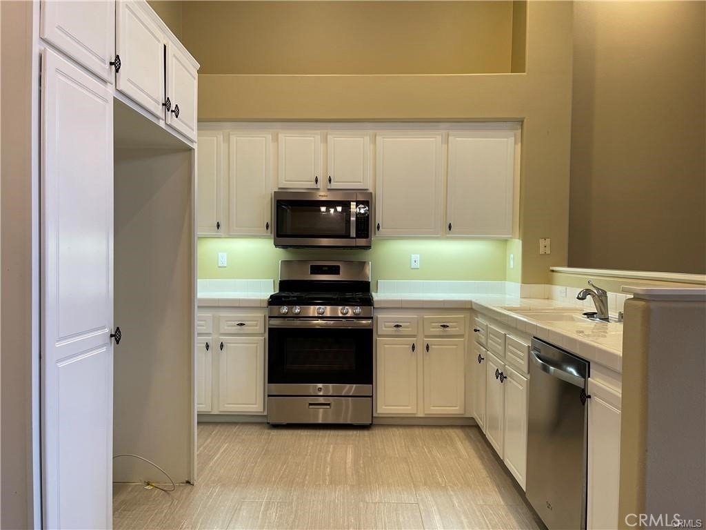 1406 Solvay Aisle - Photo 8