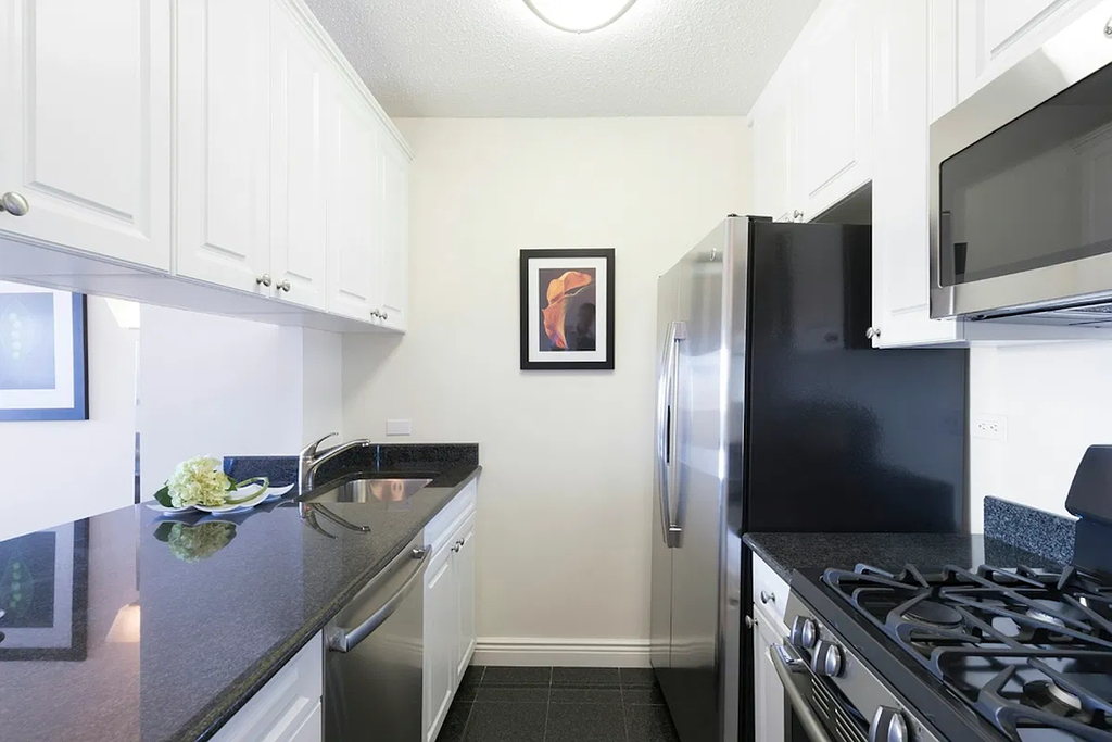 East 29th Street - Photo 3